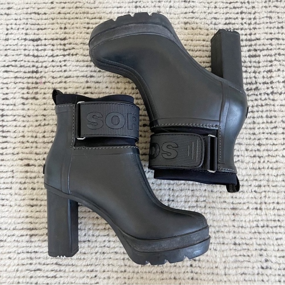 Sorel Medina III High Chunky Heel Black Rain Boot Size 6